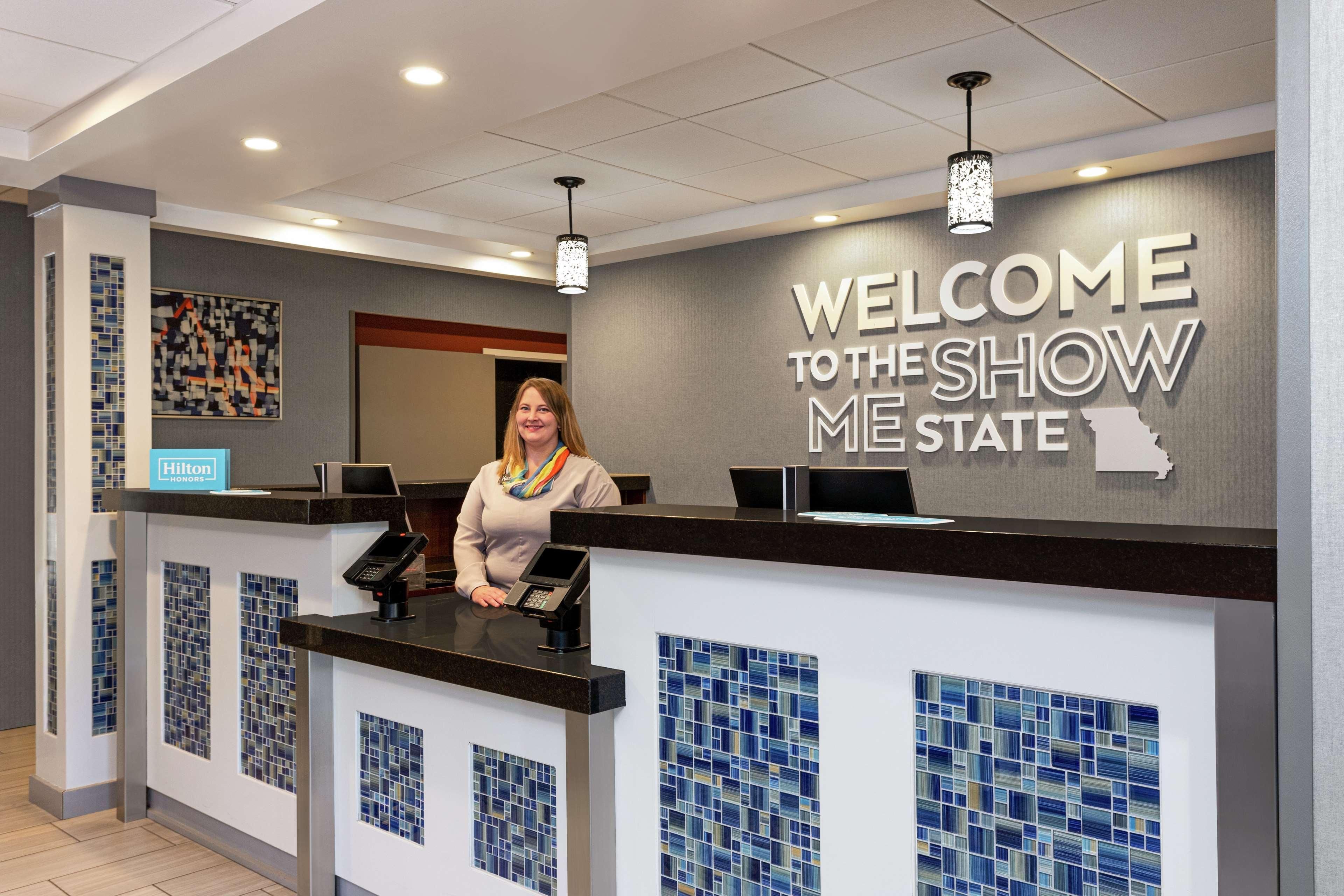 Hampton Inn Kansas City Blue Springs Exterior photo