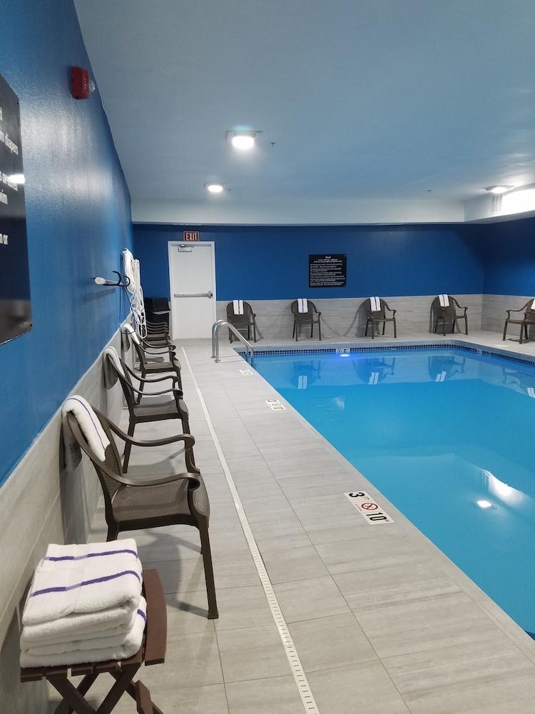 Hampton Inn Kansas City Blue Springs Exterior photo
