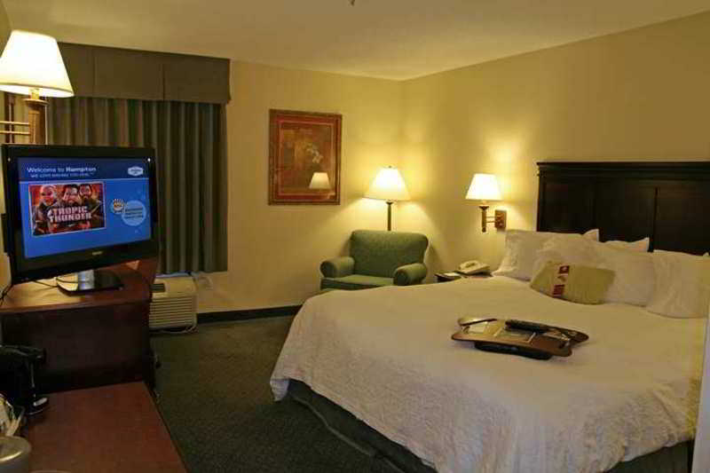 Hampton Inn Kansas City Blue Springs Room photo